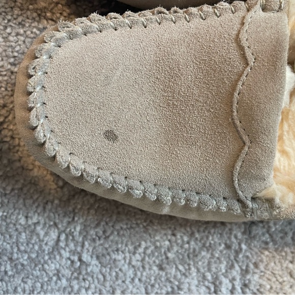 Gray Ugg slippers size women’s 8 - Picture 2 of 6